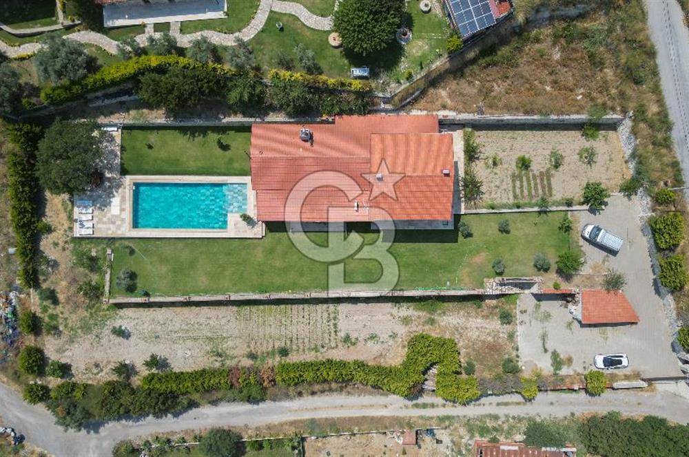 Urla'da 3.110 m² İçinde Eşsiz Taş Malikâne | Konut & Ticari Potansiyel