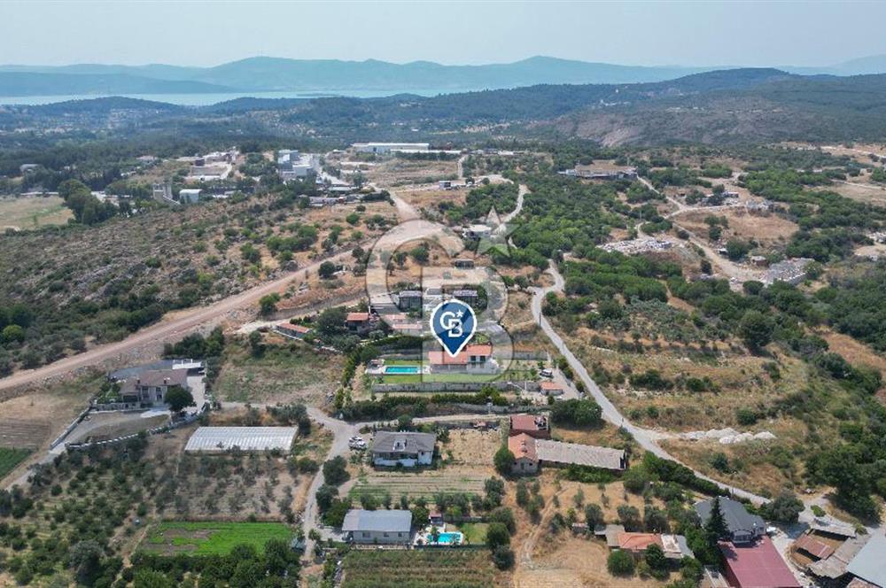 Urla'da 3.110 m² İçinde Eşsiz Taş Malikâne | Konut & Ticari Potansiyel