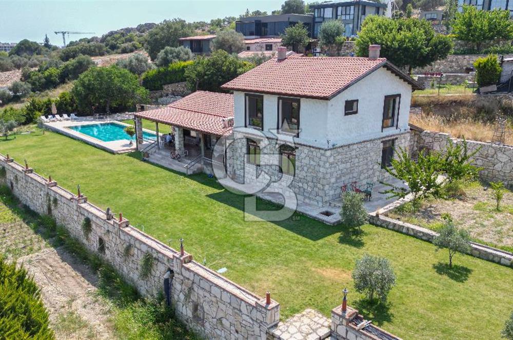 Urla'da 3.110 m² İçinde Eşsiz Taş Malikâne | Konut & Ticari Potansiyel