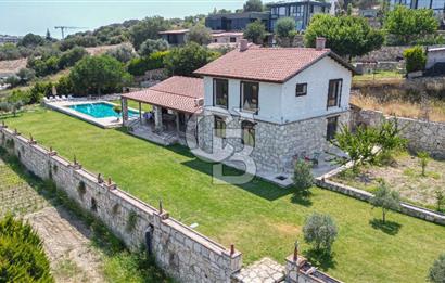 Urla'da 3.110 m² İçinde Eşsiz Taş Malikâne | Konut & Ticari Potansiyel