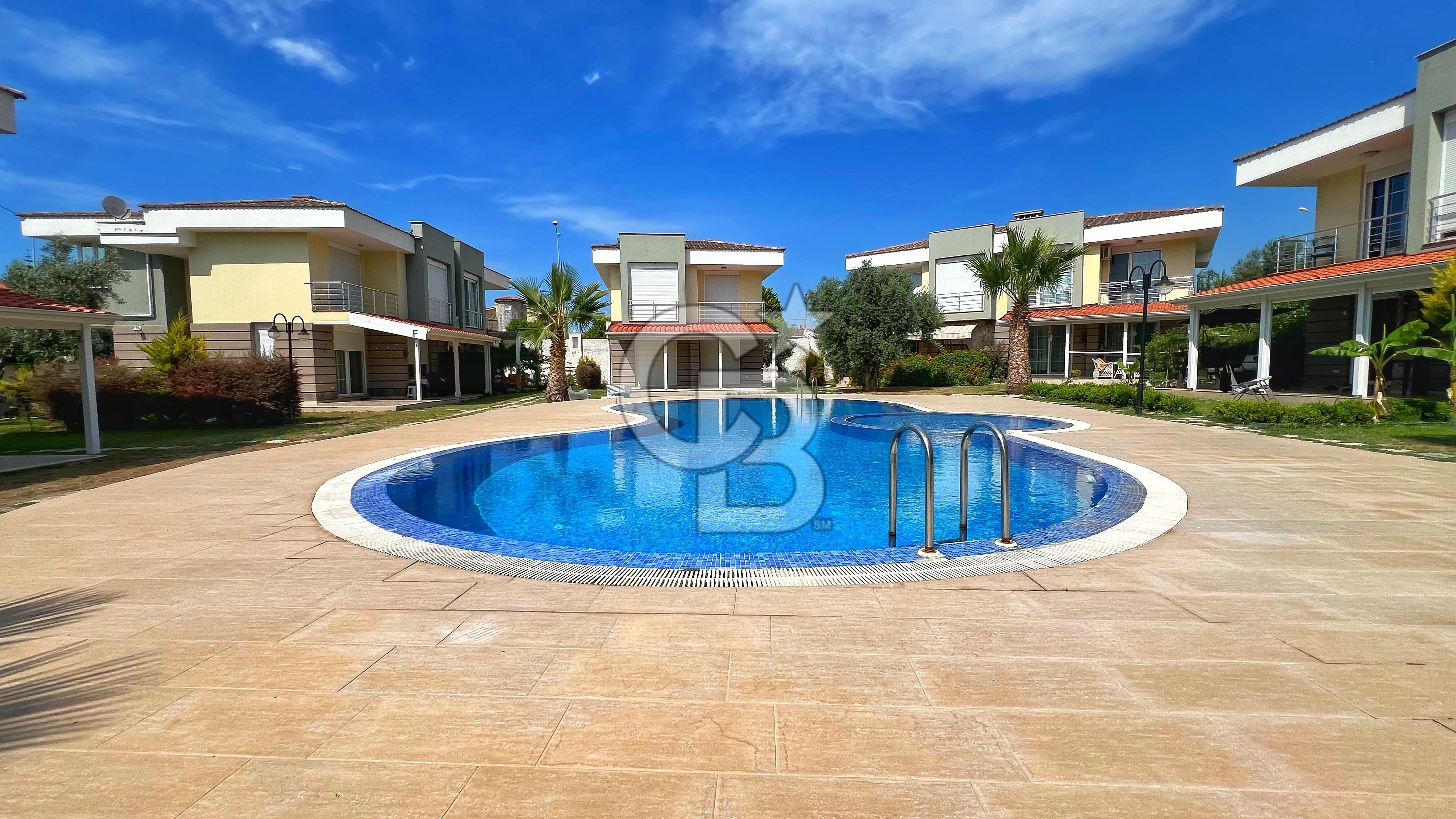     Çeşme Ayayorgi’de Havuzlu Bahçeli Kiralık Villa