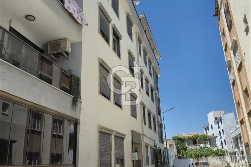 Seferihisar Merkezde Pazara ve Çarşıya Yürüme Mesafesinde 12m² Bahçe Teraslı,