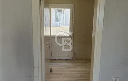 Seferihisar Merkezde Pazara ve Çarşıya Yürüme Mesafesinde 12m² Bahçe Teraslı,