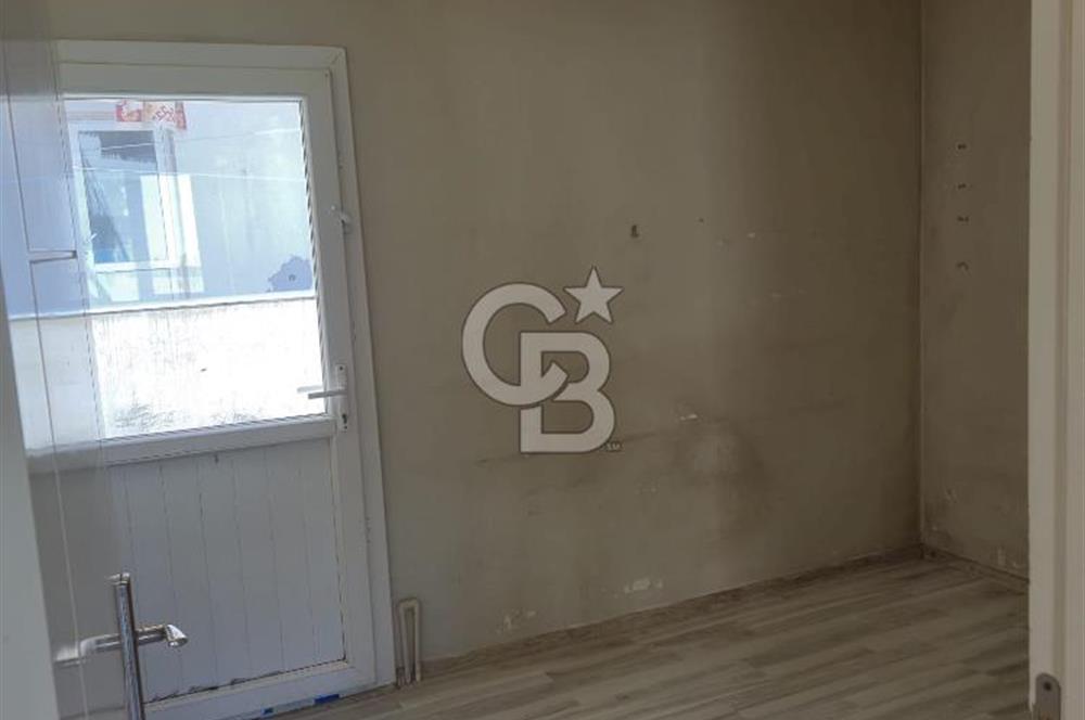 Seferihisar Merkezde Pazara ve Çarşıya Yürüme Mesafesinde 12m² Bahçe Teraslı,