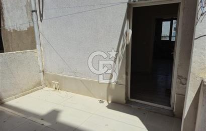 Seferihisar Merkezde Pazara ve Çarşıya Yürüme Mesafesinde 12m² Bahçe Teraslı,