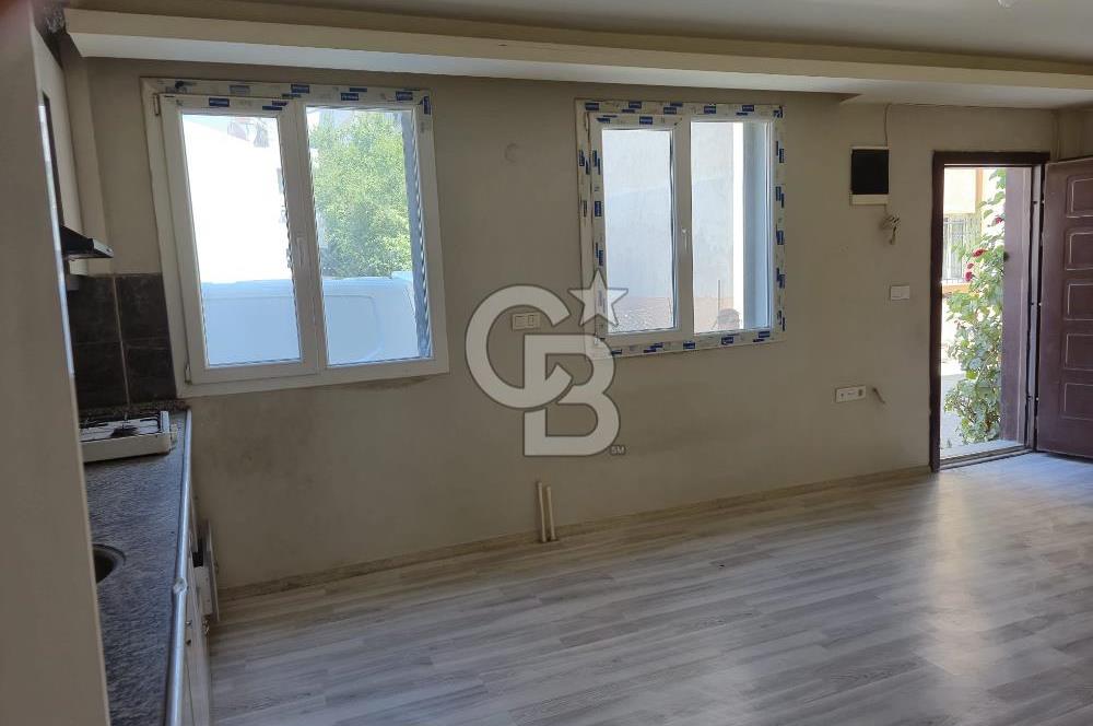 Seferihisar Merkezde Pazara ve Çarşıya Yürüme Mesafesinde 12m² Bahçe Teraslı,