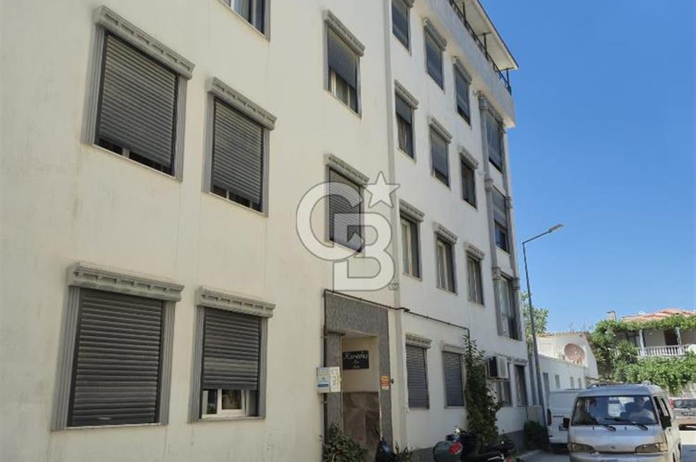 Seferihisar Merkezde Pazara ve Çarşıya Yürüme Mesafesinde 12m² Bahçe Teraslı,