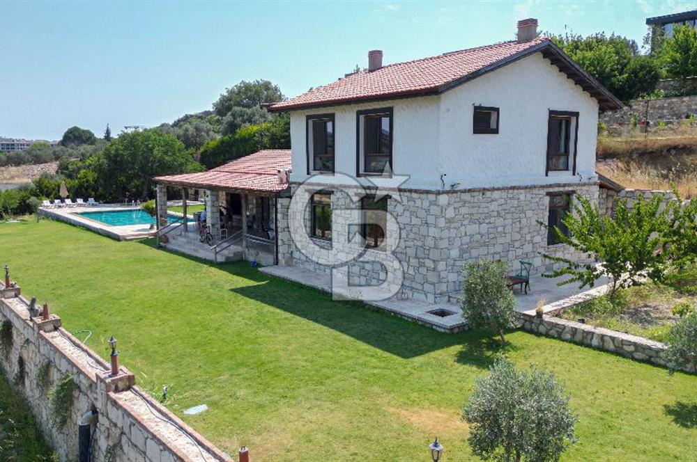 Urla'da 3.110 m² İçinde Eşsiz Taş Malikâne | Konut & Ticari Potansiyel