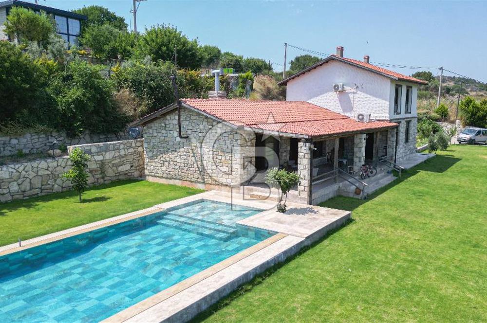 Urla'da 3.110 m² İçinde Eşsiz Taş Malikâne | Konut & Ticari Potansiyel