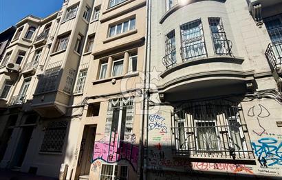 Cihangir'de Satılık 1+1 Daire