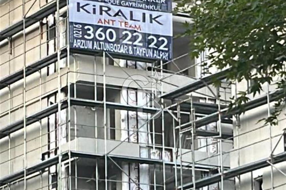 Bağdat Caddesi'nde Komple Kiralık Sıfır Prestijli Bina