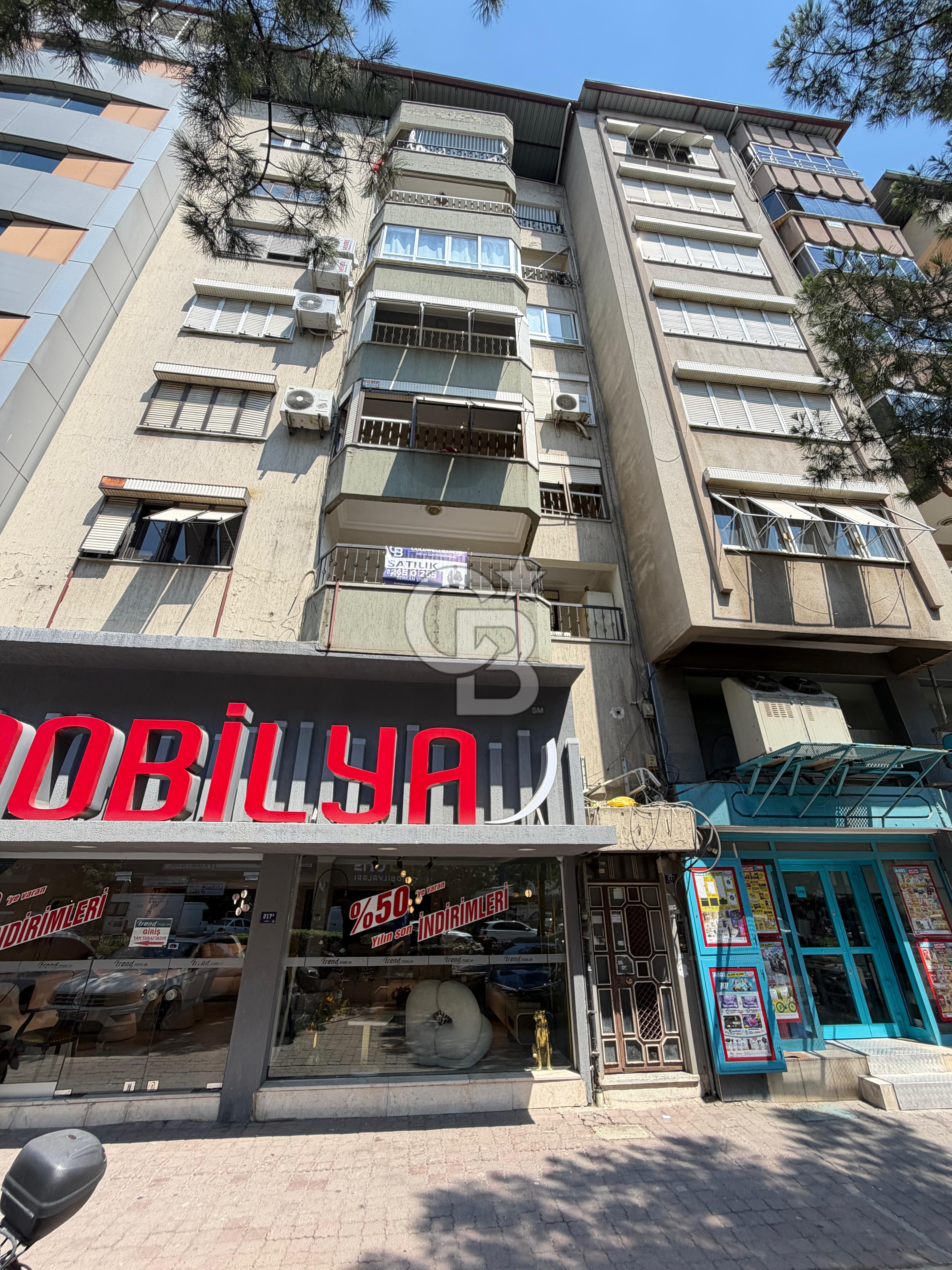 Nazilli Cumhuriyet Mah. Cadde Üzeri Satılık 3+1 / 250 M² Daire
