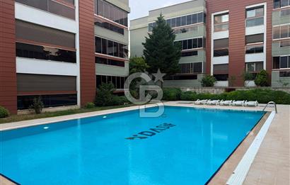 Gaziemirde Havuzlu Sitede 181 m² Geniş Kullanım Alanlı 3+1 Daire