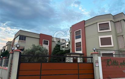 Gaziemirde Havuzlu Sitede 181 m² Geniş Kullanım Alanlı 3+1 Daire