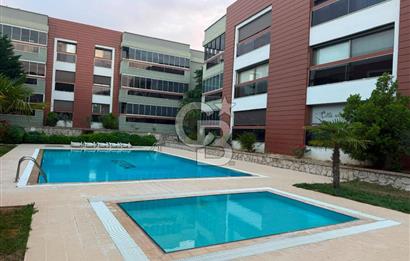 Gaziemirde Havuzlu Sitede 181 m² Geniş Kullanım Alanlı 3+1 Daire