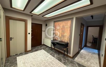 Gaziemirde Havuzlu Sitede 181 m² Geniş Kullanım Alanlı 3+1 Daire