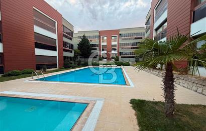 Gaziemirde Havuzlu Sitede 181 m² Geniş Kullanım Alanlı 3+1 Daire