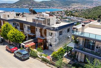 FOÇA BURUNUCUNDA DENİZ MANZARALI TERASLI ŞÖMİNELİ 3+1 LÜKS VİLLA - 5 - 357897