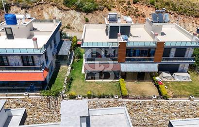 FOÇA BURUNUCUNDA DENİZ MANZARALI TERASLI ŞÖMİNELİ 3+1 LÜKS VİLLA