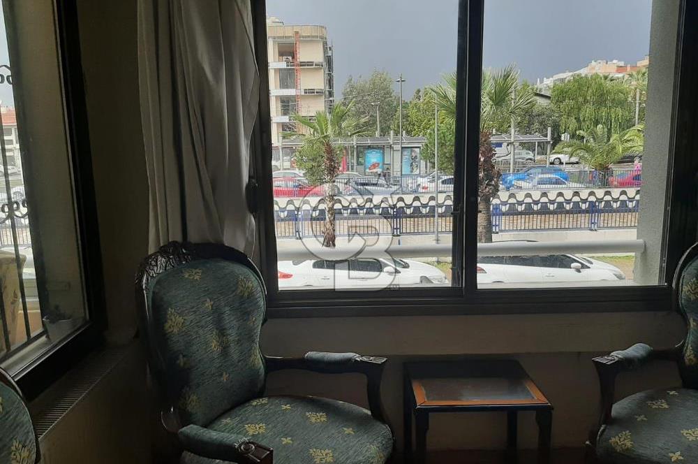 Bostanlı Tramvay Durağı Karşısında Kiralık Ofis