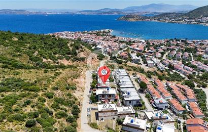FOÇA BURUNUCUNDA DENİZ MANZARALI TERASLI ŞÖMİNELİ 3+1 LÜKS VİLLA