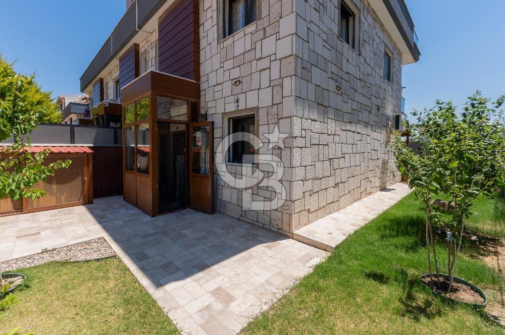FOÇA BURUNUCUNDA DENİZ MANZARALI TERASLI ŞÖMİNELİ 3+1 LÜKS VİLLA