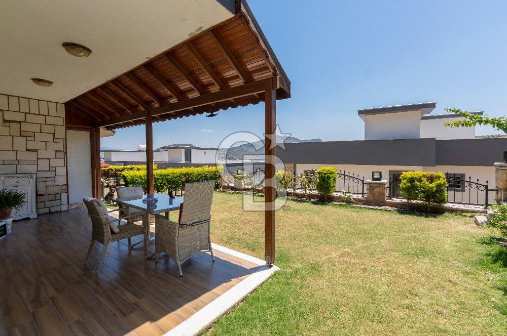 FOÇA BURUNUCUNDA DENİZ MANZARALI TERASLI ŞÖMİNELİ 3+1 LÜKS VİLLA