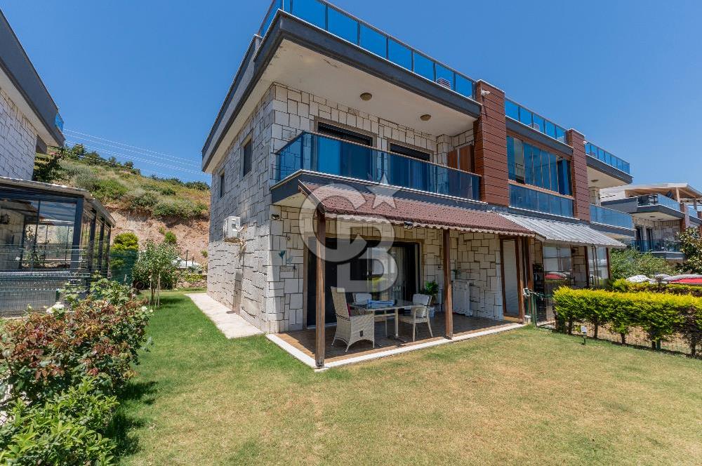 FOÇA BURUNUCUNDA DENİZ MANZARALI TERASLI ŞÖMİNELİ 3+1 LÜKS VİLLA