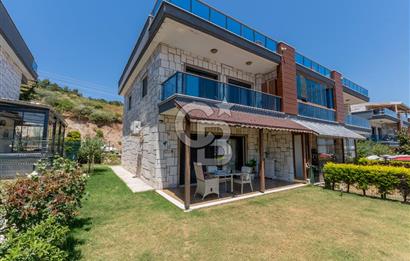 FOÇA BURUNUCUNDA DENİZ MANZARALI TERASLI ŞÖMİNELİ 3+1 LÜKS VİLLA