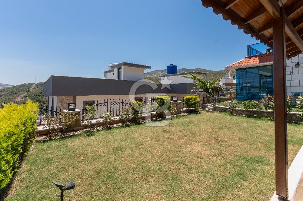 FOÇA BURUNUCUNDA DENİZ MANZARALI TERASLI ŞÖMİNELİ 3+1 LÜKS VİLLA