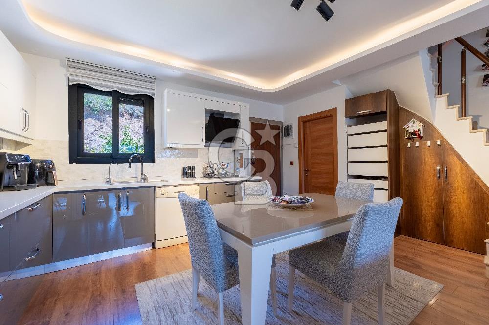 FOÇA BURUNUCUNDA DENİZ MANZARALI TERASLI ŞÖMİNELİ 3+1 LÜKS VİLLA