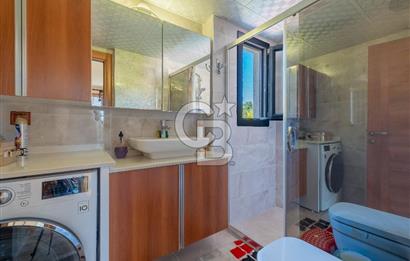 FOÇA BURUNUCUNDA DENİZ MANZARALI TERASLI ŞÖMİNELİ 3+1 LÜKS VİLLA