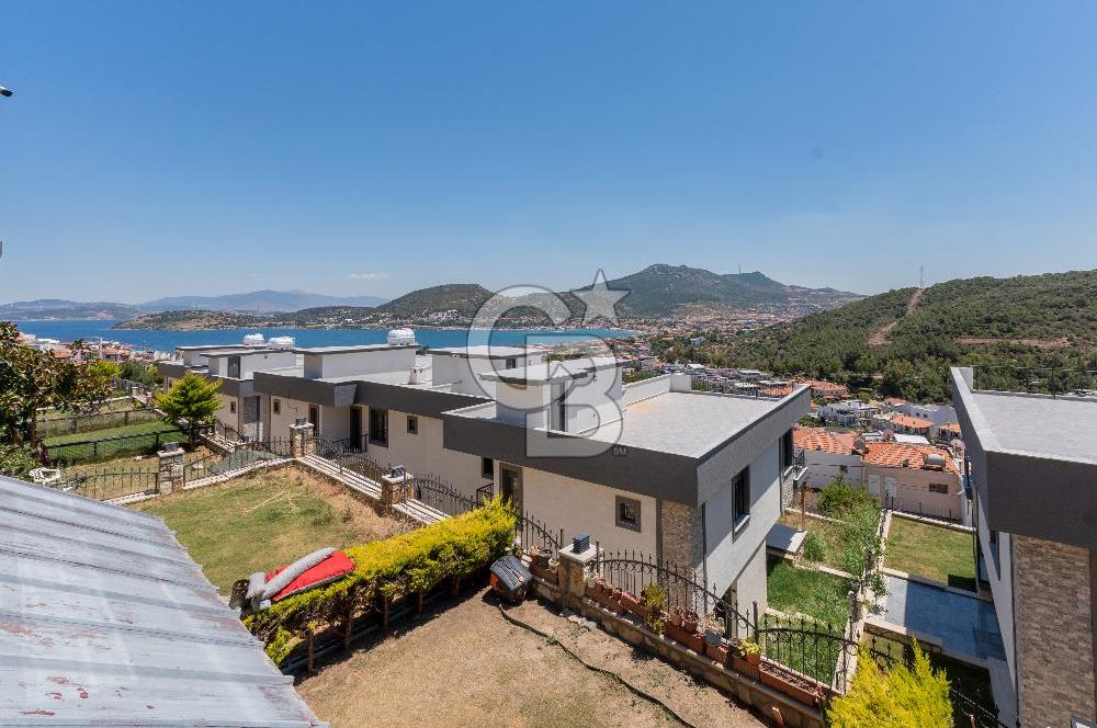 FOÇA BURUNUCUNDA DENİZ MANZARALI TERASLI ŞÖMİNELİ 3+1 LÜKS VİLLA