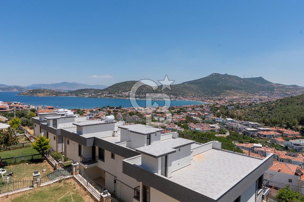 FOÇA BURUNUCUNDA DENİZ MANZARALI TERASLI ŞÖMİNELİ 3+1 LÜKS VİLLA