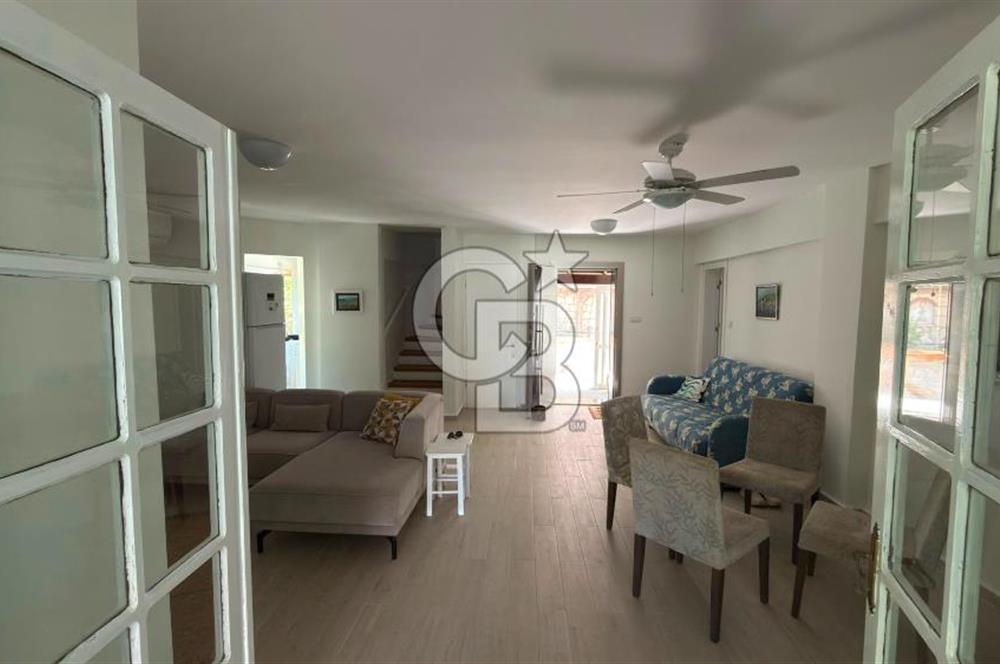 EVONADAN ÇEŞME ALAÇATIDA KİRALIK FULL EŞYALI SİTEDE 3+2 DUBLEKS