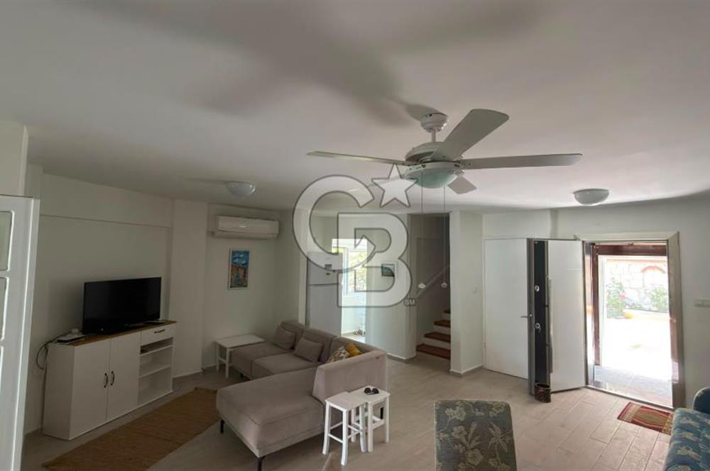 EVONADAN ÇEŞME ALAÇATIDA KİRALIK FULL EŞYALI SİTEDE 3+2 DUBLEKS