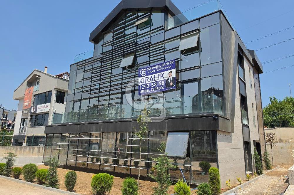 BATIKENT METROSU ÖNÜNDE EMSALSİZ PLAZA