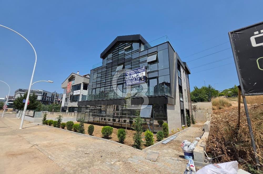 BATIKENT METROSU ÖNÜNDE EMSALSİZ PLAZA