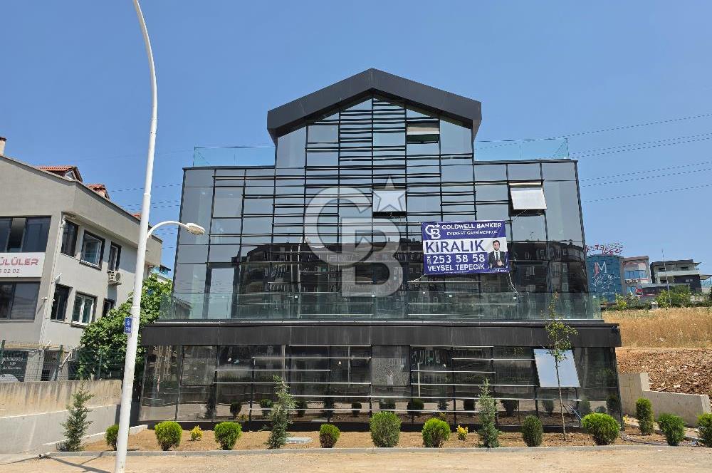BATIKENT METROSU ÖNÜNDE EMSALSİZ PLAZA