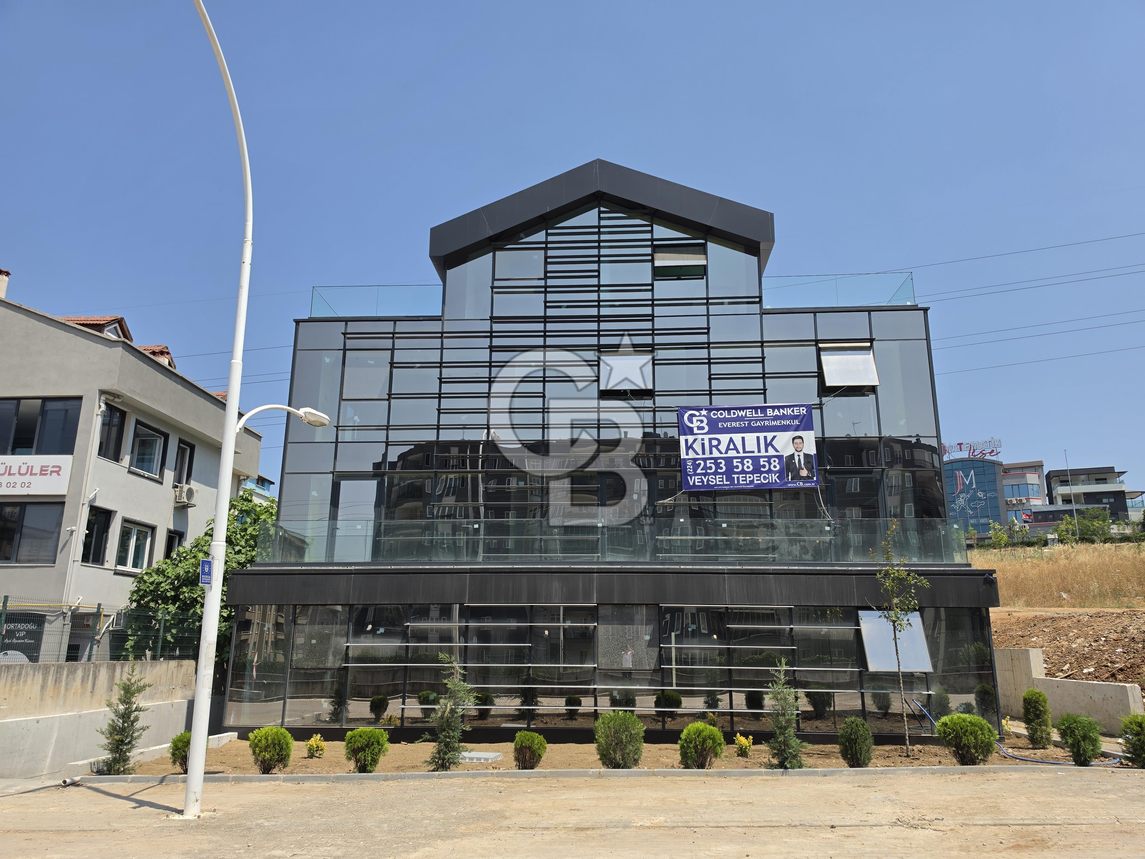 BATIKENT METROSU ÖNÜNDE EMSALSİZ PLAZA