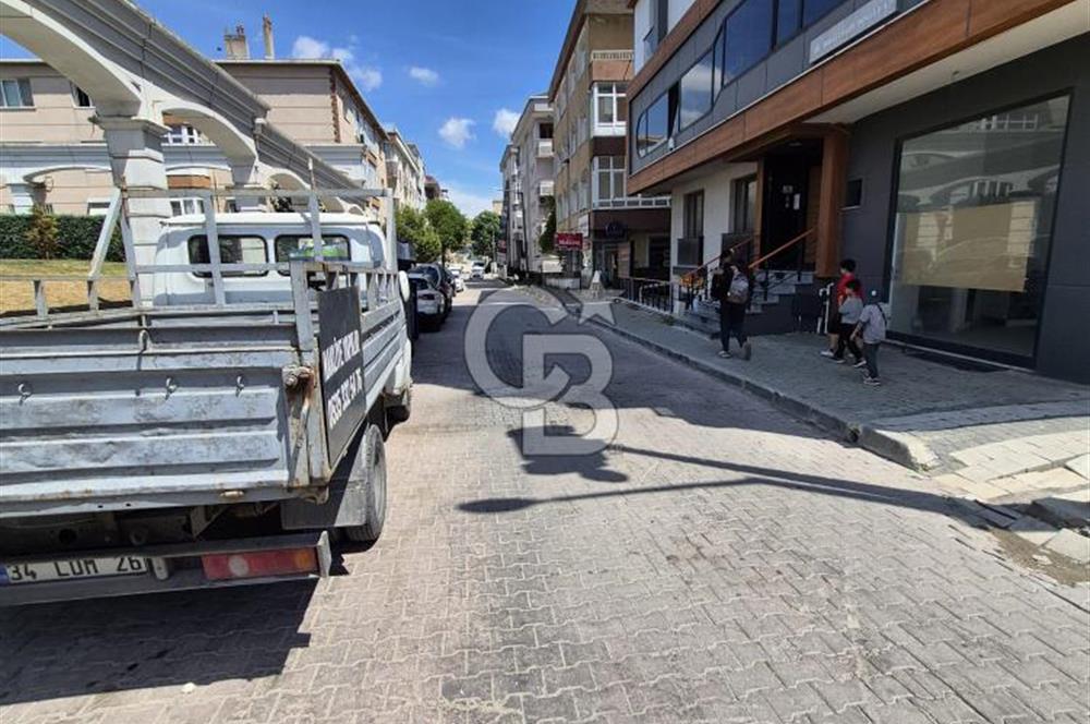 Avcılar Öğretmenler Cad. Yoğun Yaya Trafiğinde Köşe Dükkan