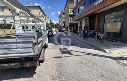 Avcılar Öğretmenler Cad. Yoğun Yaya Trafiğinde Köşe Dükkan