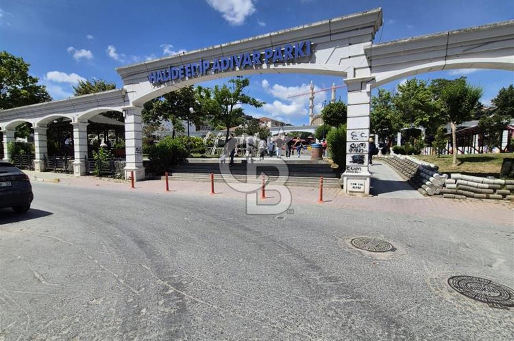 Avcılar Öğretmenler Cad. Yoğun Yaya Trafiğinde Köşe Dükkan