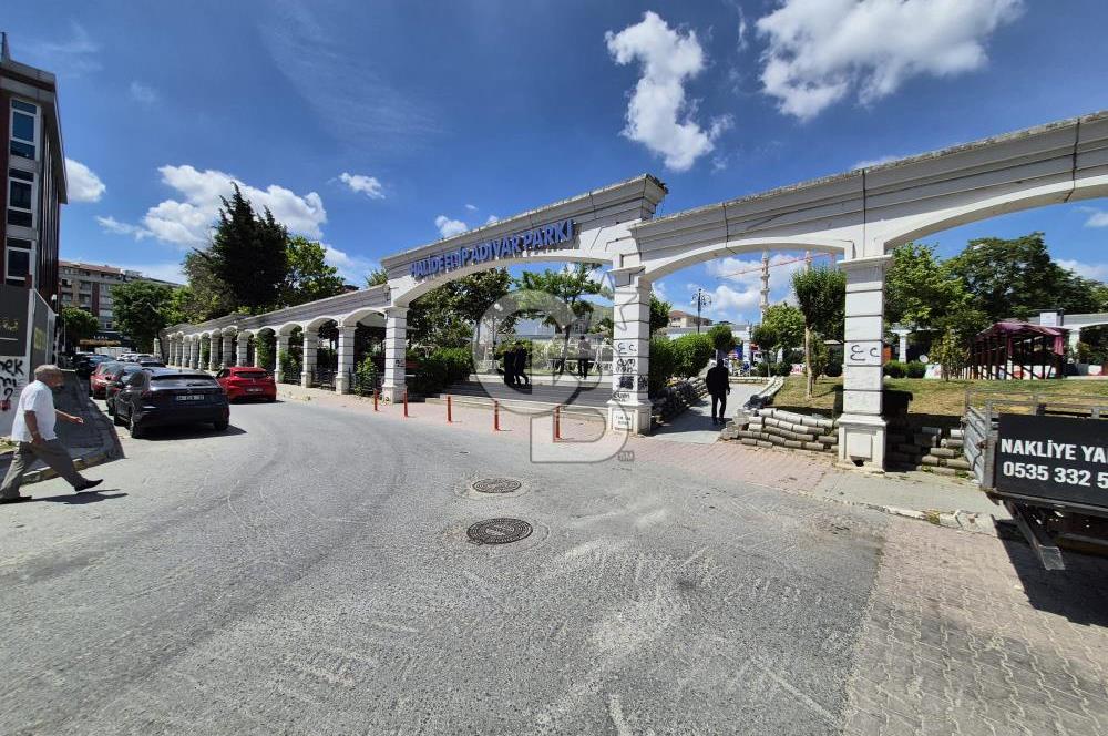 Avcılar Öğretmenler Cad. Yoğun Yaya Trafiğinde Köşe Dükkan