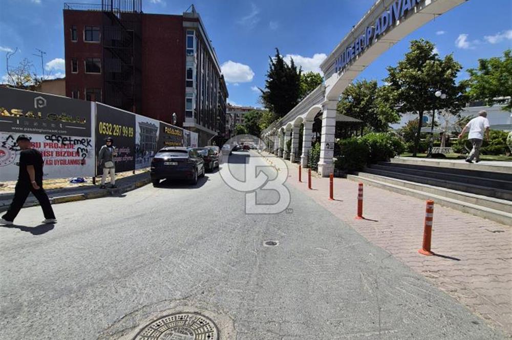 Avcılar Öğretmenler Cad. Yoğun Yaya Trafiğinde Köşe Dükkan