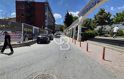 Avcılar Öğretmenler Cad. Yoğun Yaya Trafiğinde Köşe Dükkan