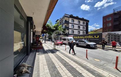 Avcılar Öğretmenler Cad. Yoğun Yaya Trafiğinde Köşe Dükkan