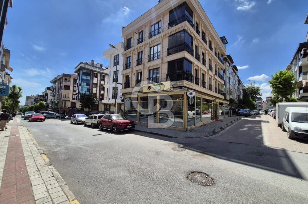 Avcılar Öğretmenler Cad. Yoğun Yaya Trafiğinde Köşe Dükkan