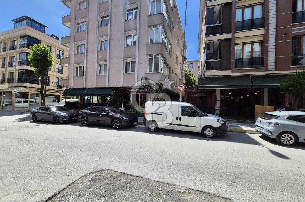 Avcılar Öğretmenler Cad. Yoğun Yaya Trafiğinde Köşe Dükkan