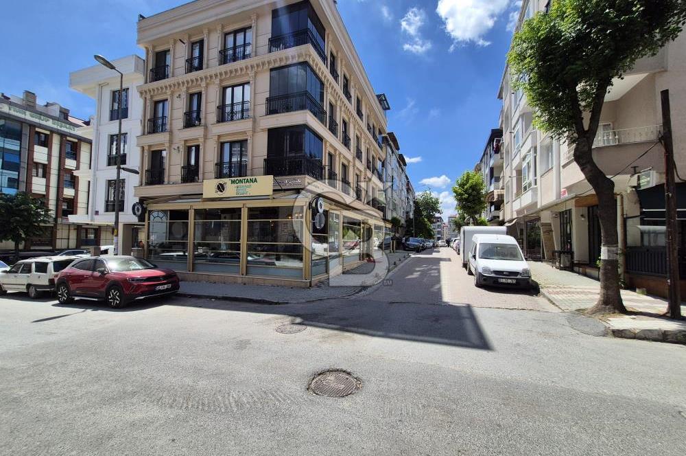 Avcılar Öğretmenler Cad. Yoğun Yaya Trafiğinde Köşe Dükkan